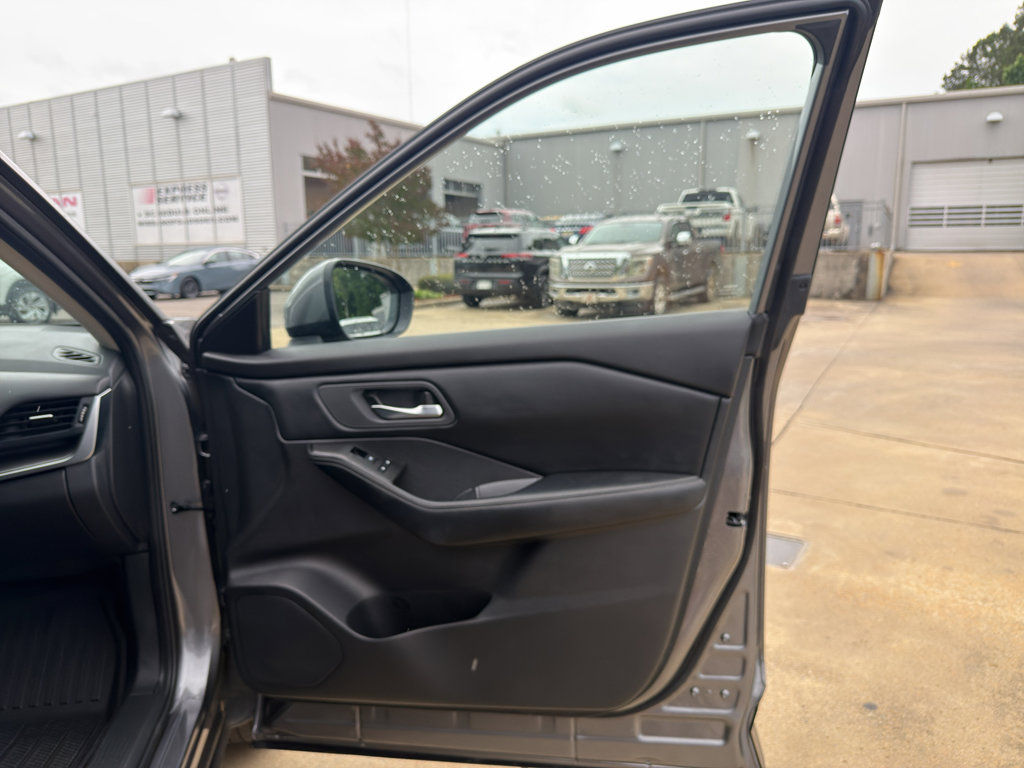 Used 2024 Nissan Rogue SV FWD image 16