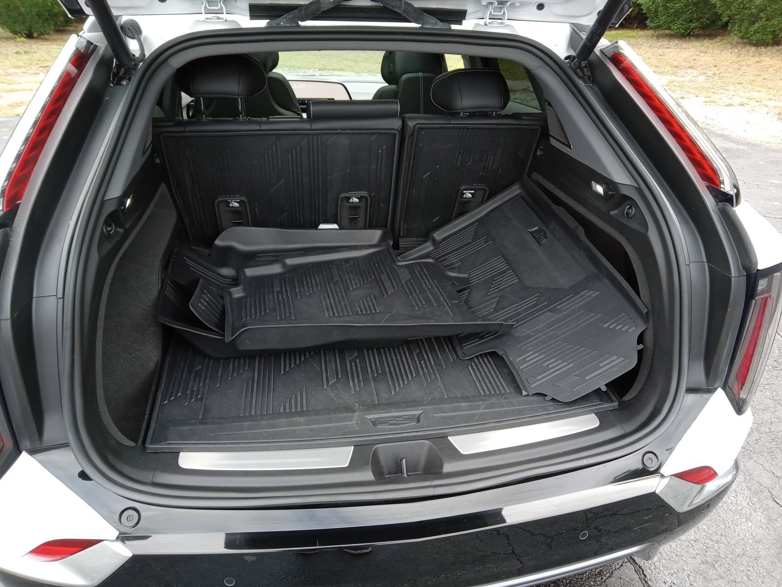 Used 2025 Cadillac Optiq Luxury 2 w/ LPO, Floor Liner Package AWD/4WD image 24