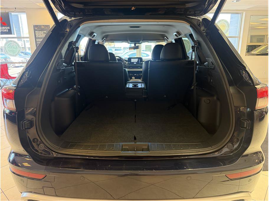 Used 2024 Mitsubishi Outlander FWD image 23