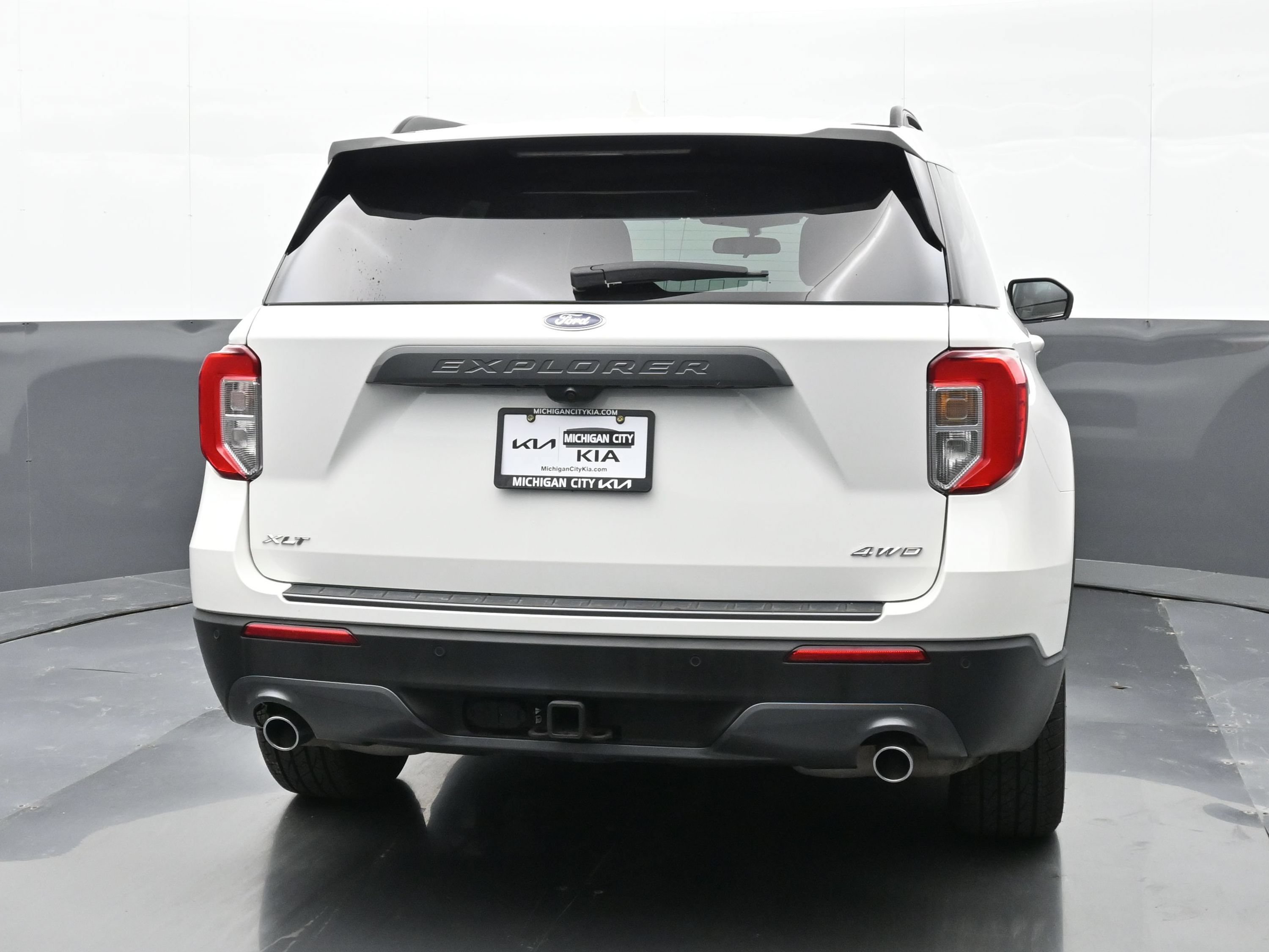 Used 2023 Ford Explorer XLT w/ Equipment Group 202A AWD/4WD image 3