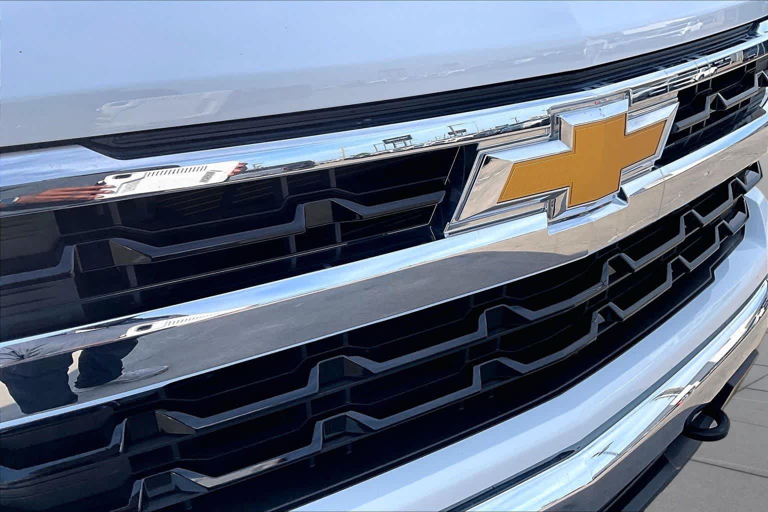 Used 2023 Chevrolet Silverado 1500 LT AWD/4WD image 30