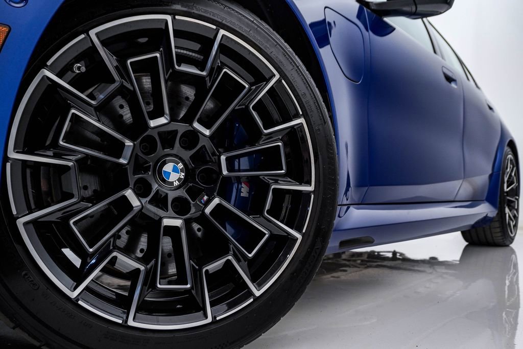 Used 2025 BMW M5 w/ Carbon Package AWD/4WD image 5