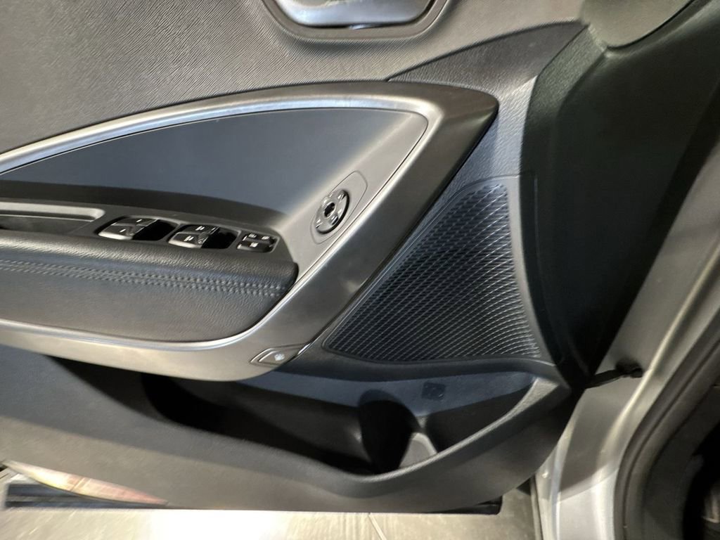 Used 2017 Hyundai Santa Fe SE image 20