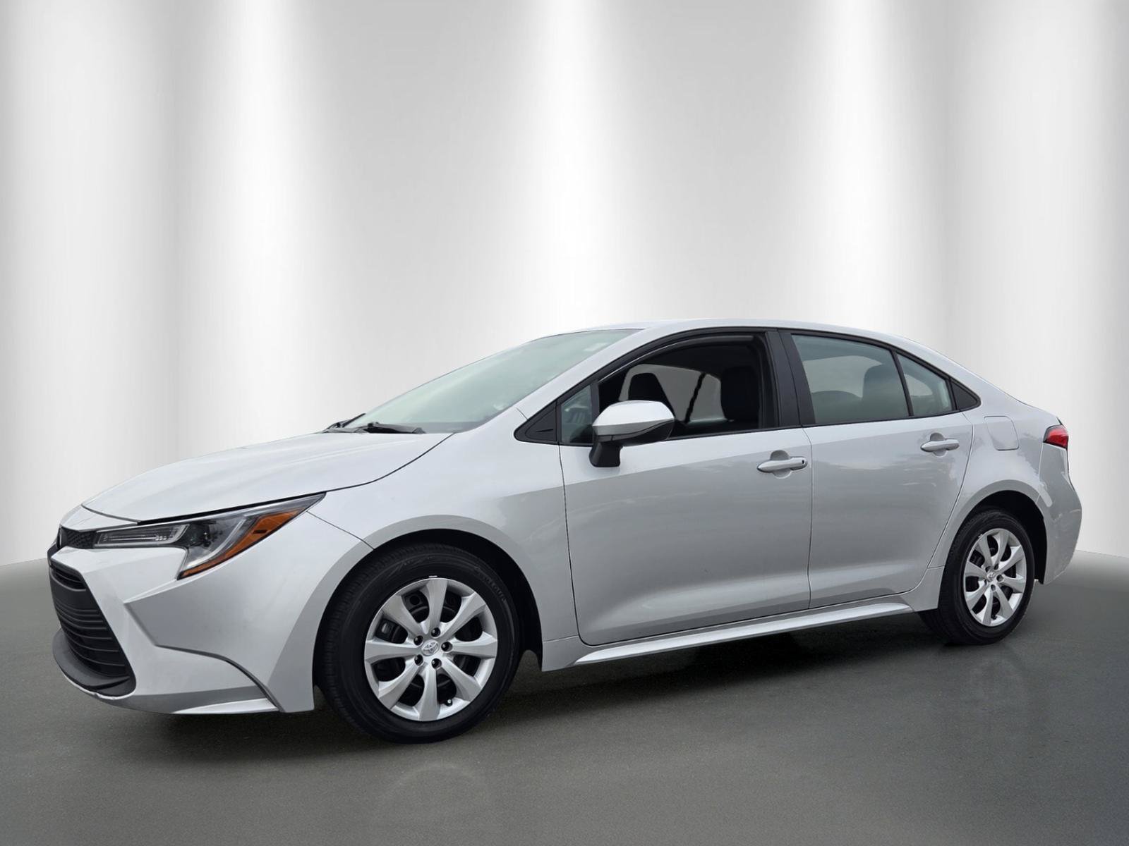 Used 2024 Toyota Corolla LE FWD image 3