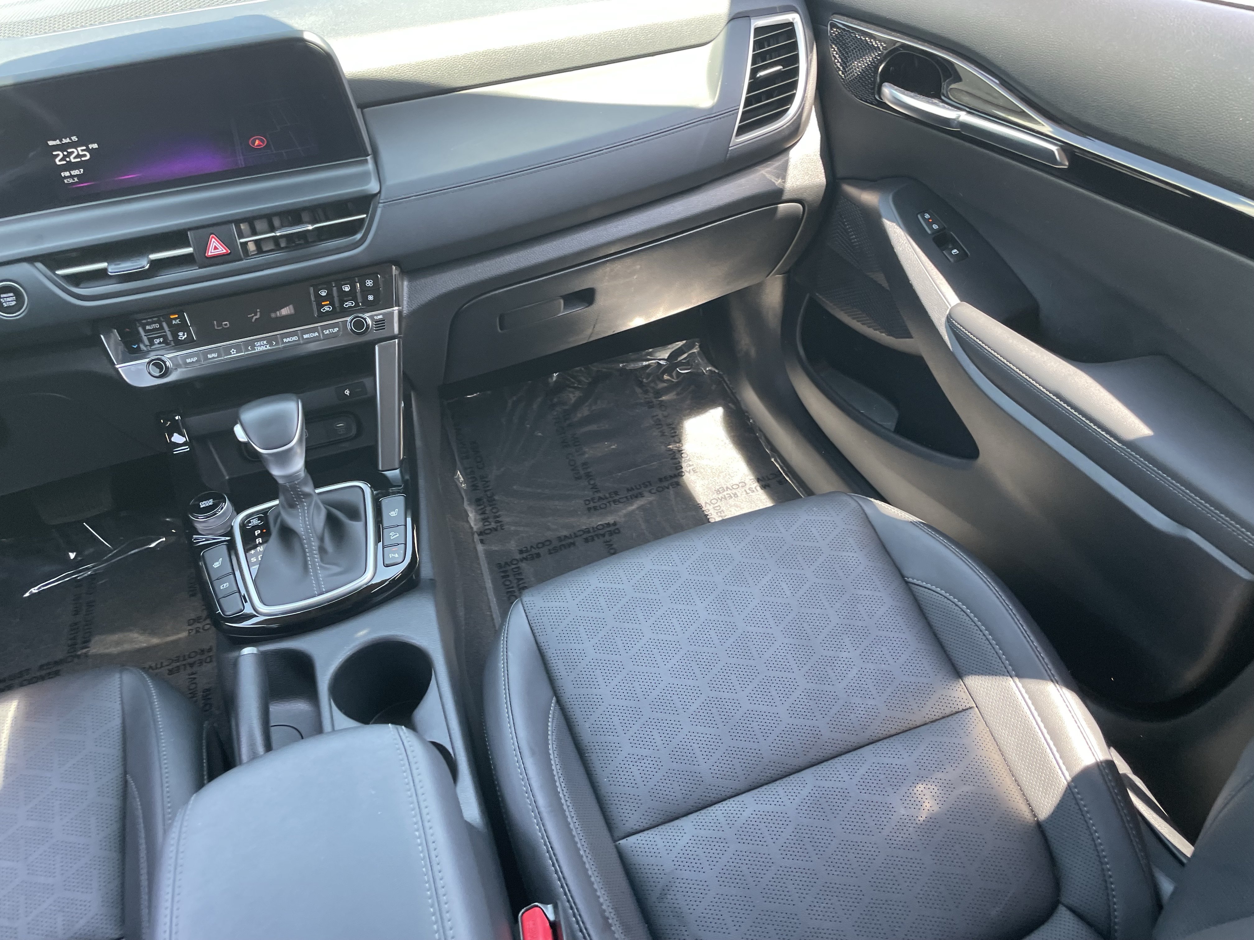 Certified 2025 Kia Seltos EX w/ EX Sunroof Package FWD image 14