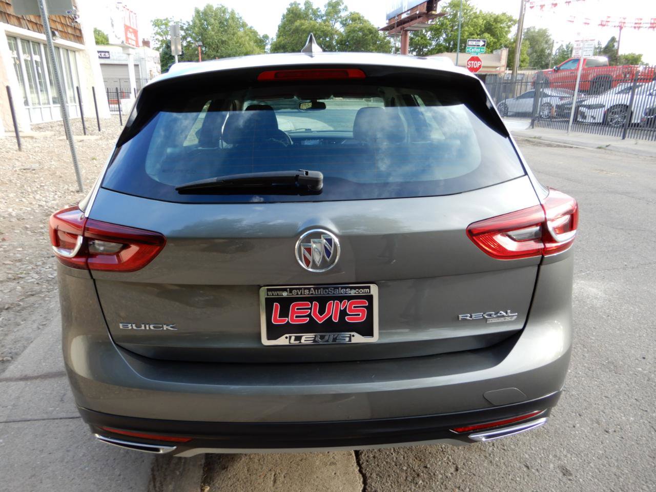 Used 2018 Buick Regal Preferred w/ Sights and Sounds Package AWD/4WD image 6