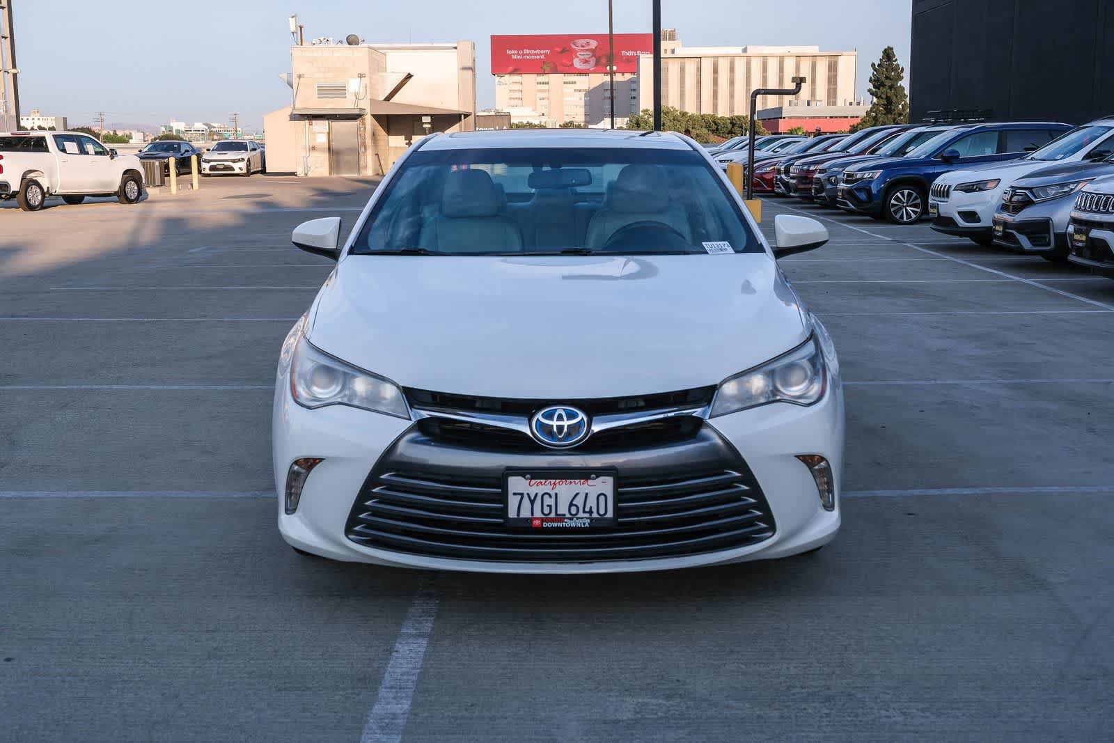 Used 2017 Toyota Camry XLE w/ Moonroof Package FWD image 2