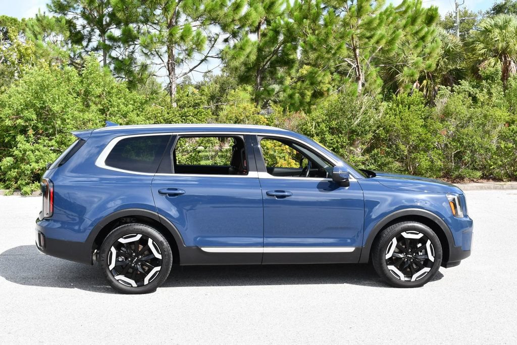 Used 2023 Kia Telluride EX FWD image 7