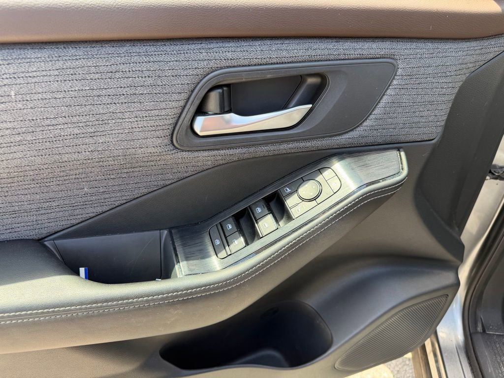 Used 2021 Nissan Rogue SV image 22