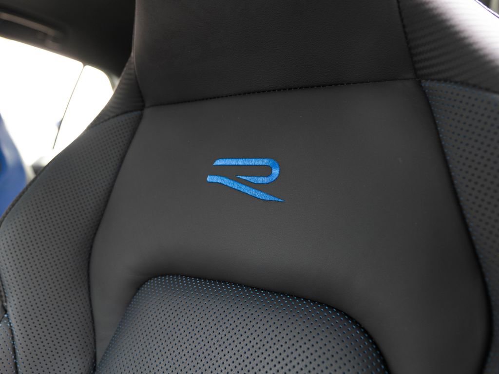 Used 2022 Volkswagen Golf R image 9