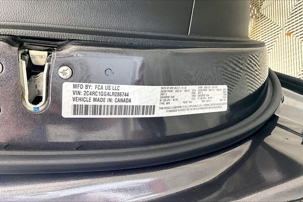 Used 2020 Chrysler Pacifica Limited w/ Advanced Safetytec Group FWD image 33