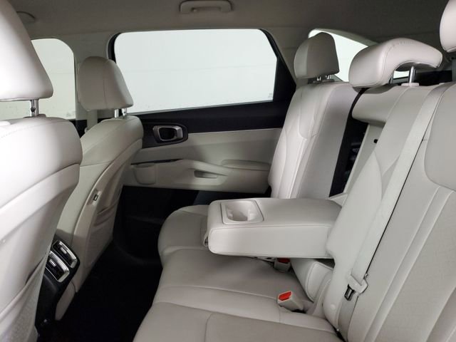 Used 2023 Kia Sorento S image 12