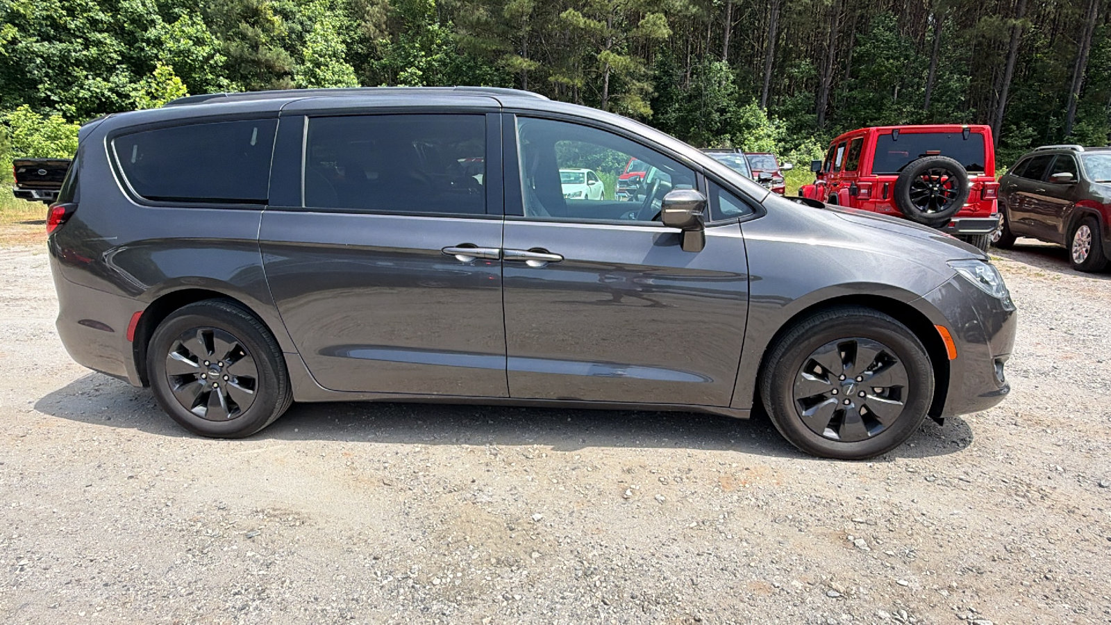 Used 2019 Chrysler Pacifica Limited w/ S Appearance Package FWD image 7