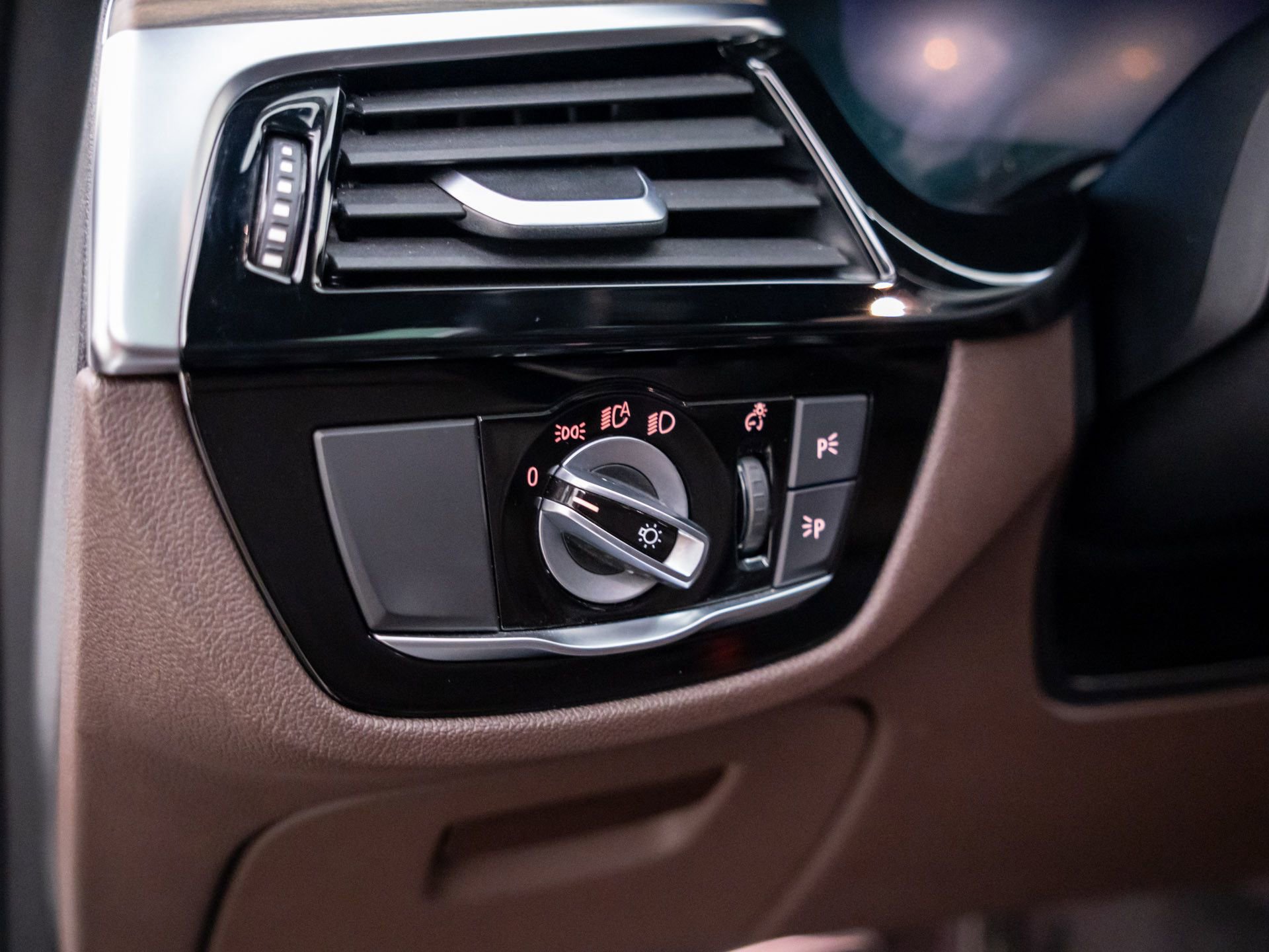 Used 2019 BMW M550i xDrive image 21