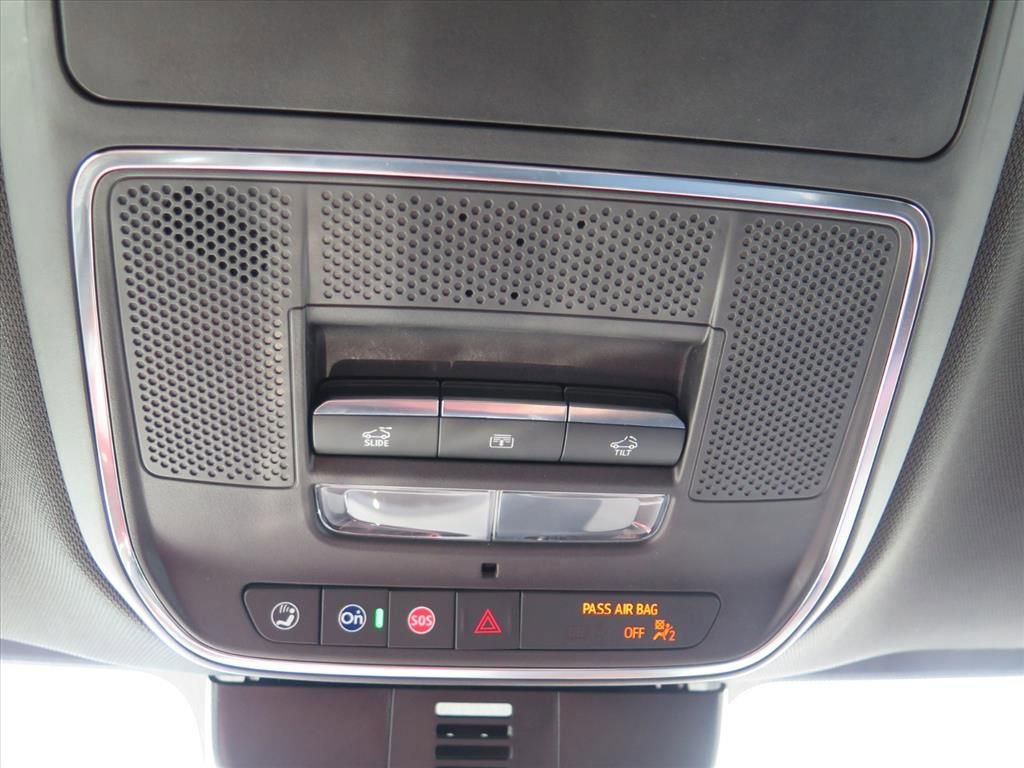 Used 2024 Chevrolet Traverse RS AWD/4WD image 21