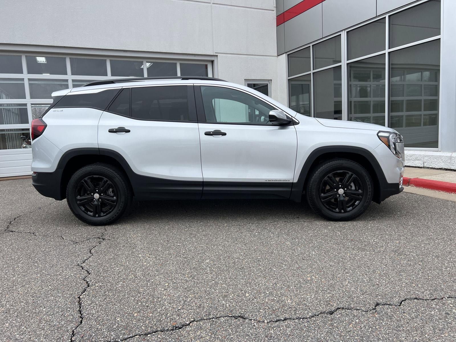 Used 2022 GMC Terrain SLE w/ Driver Convenience Package AWD/4WD image 23