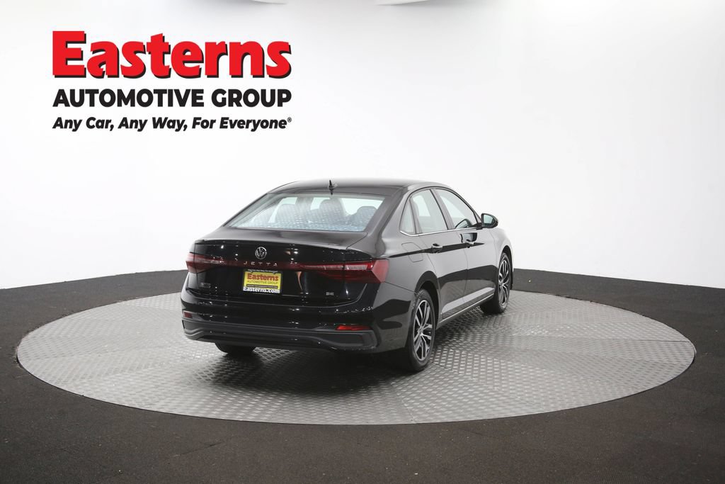 Used 2025 Volkswagen Jetta SE FWD image 38