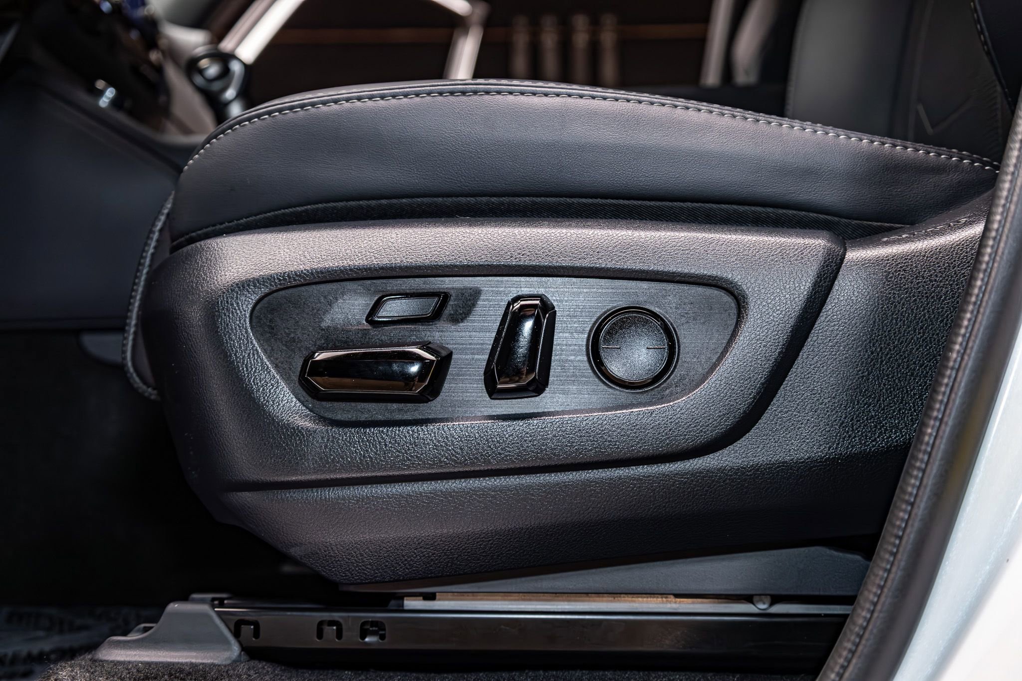 Used 2024 Lexus GX 550 w/ Cold Area Package image 20