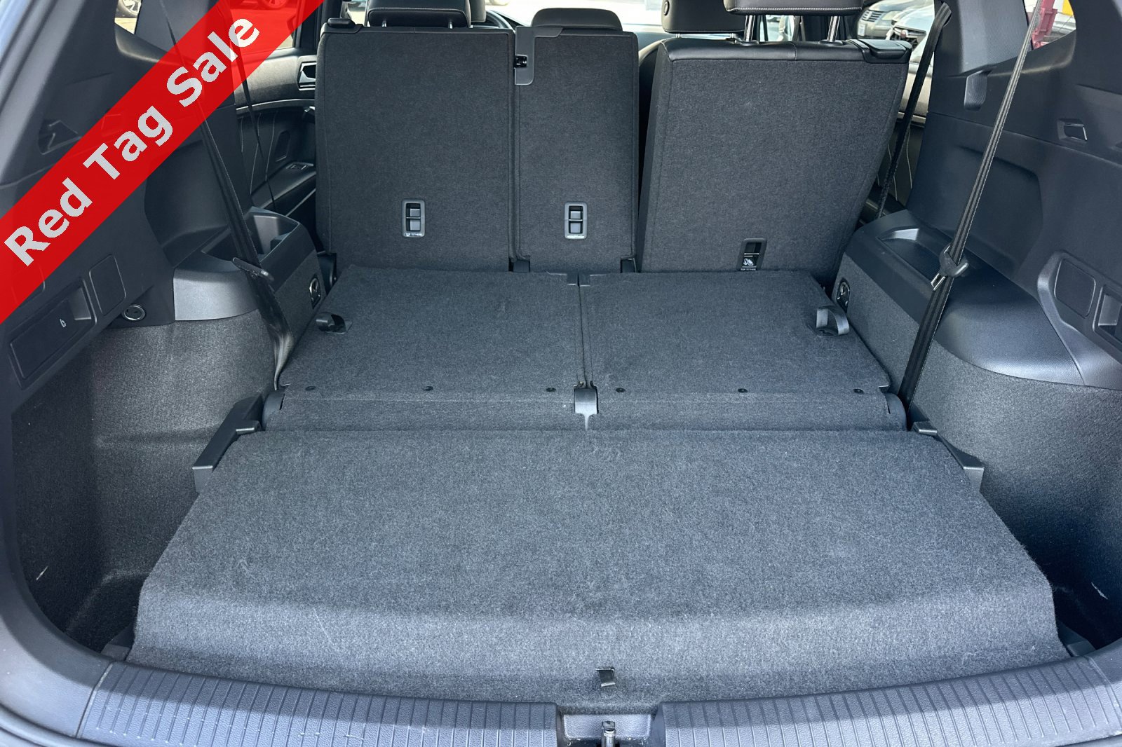 Certified 2024 Volkswagen Tiguan SE R-Line image 16