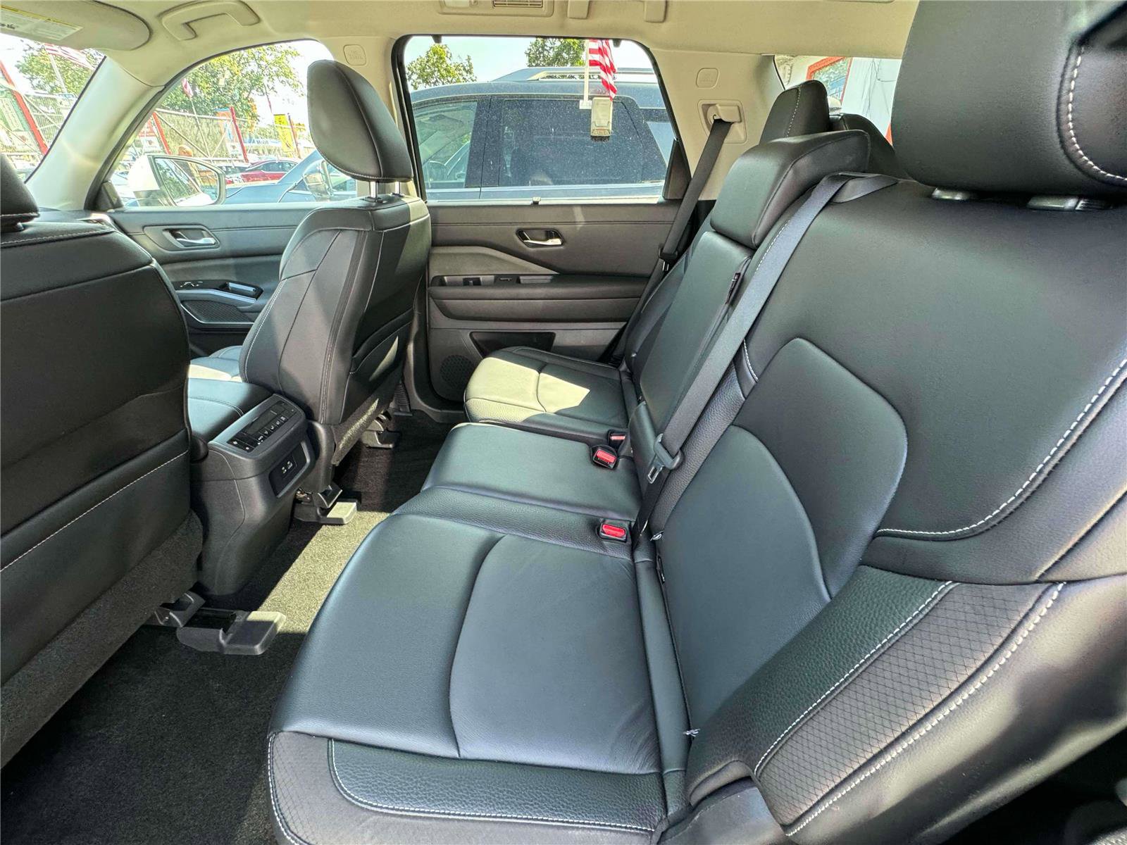 Used 2024 Nissan Pathfinder SL image 16