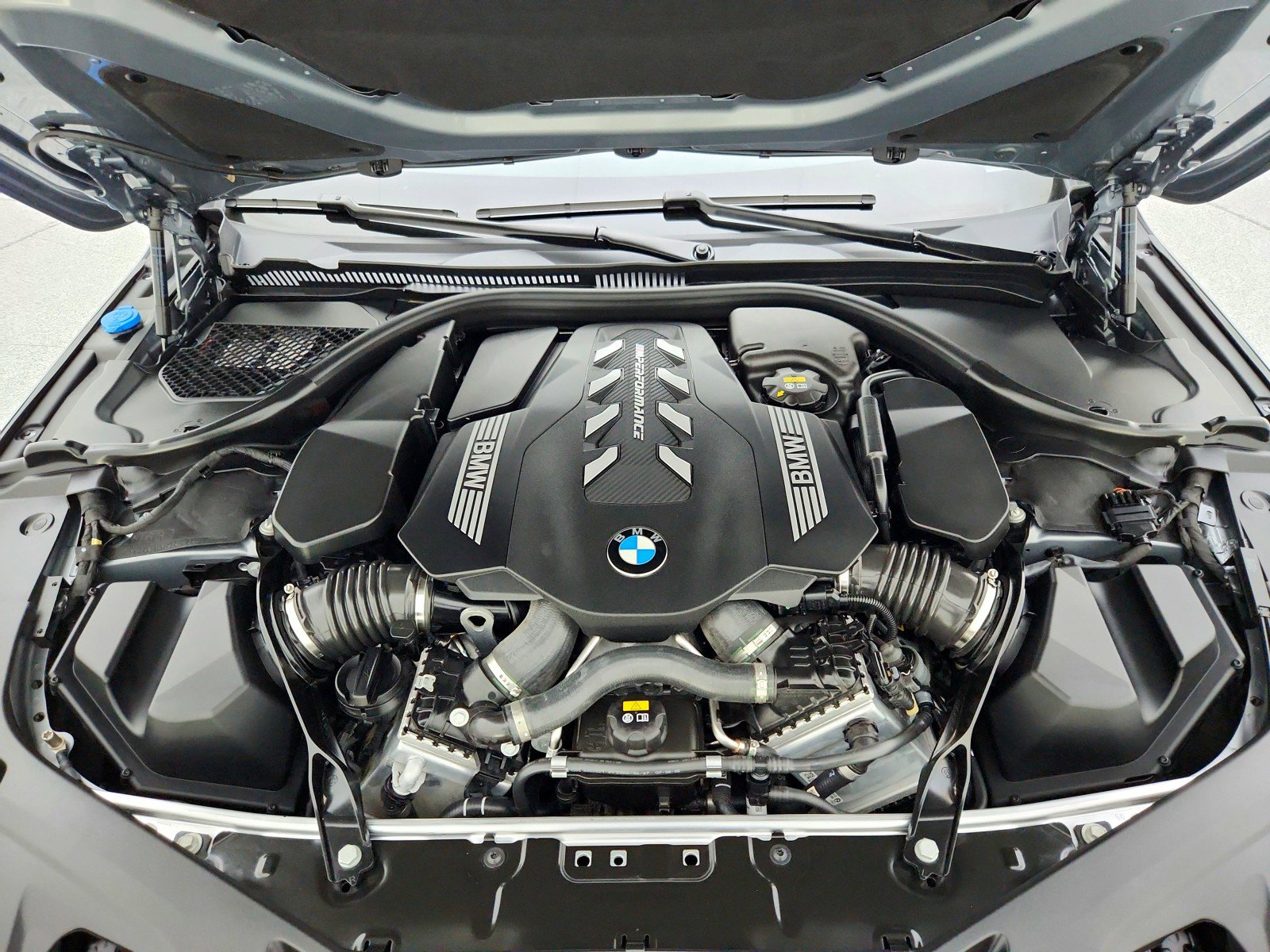 Used 2023 BMW M850i xDrive Convertible AWD/4WD image 32