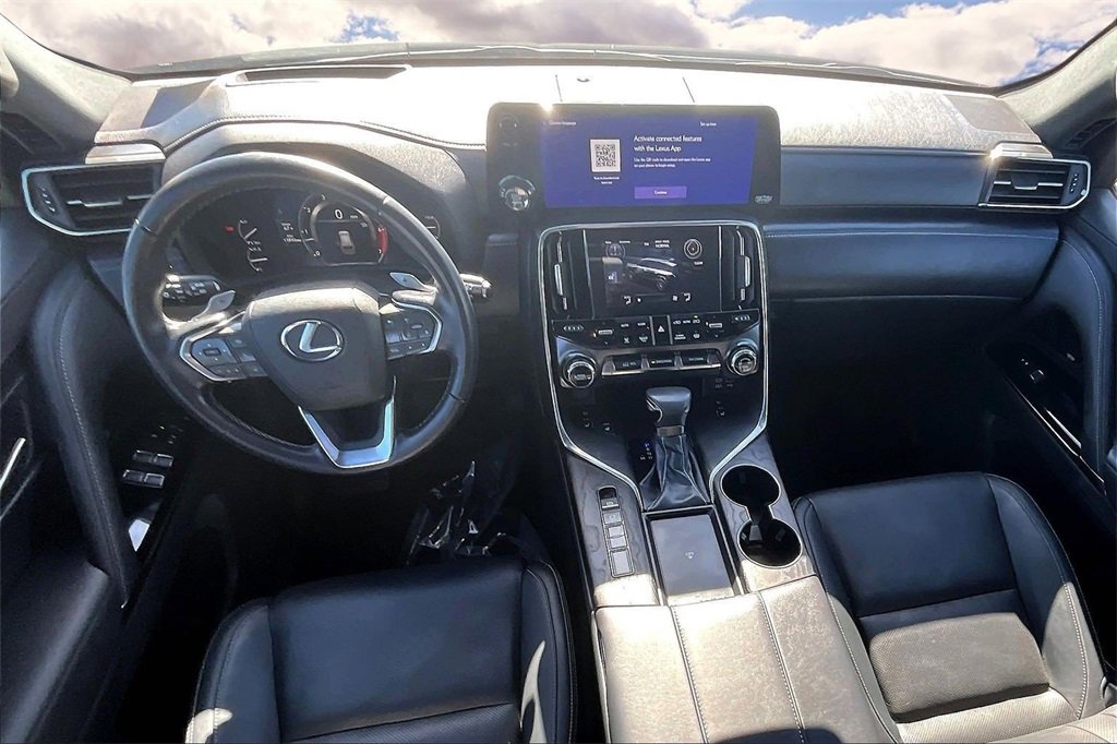 Used 2023 Lexus LX 600 4WD w/ Premium Package image 7