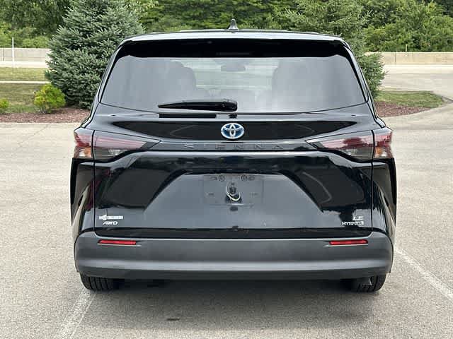 Used 2023 Toyota Sienna LE AWD/4WD image 4
