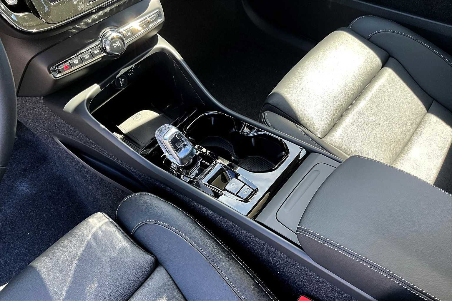 New 2026 Volvo XC40 B5 Plus w/ Protection Package Premier image 10