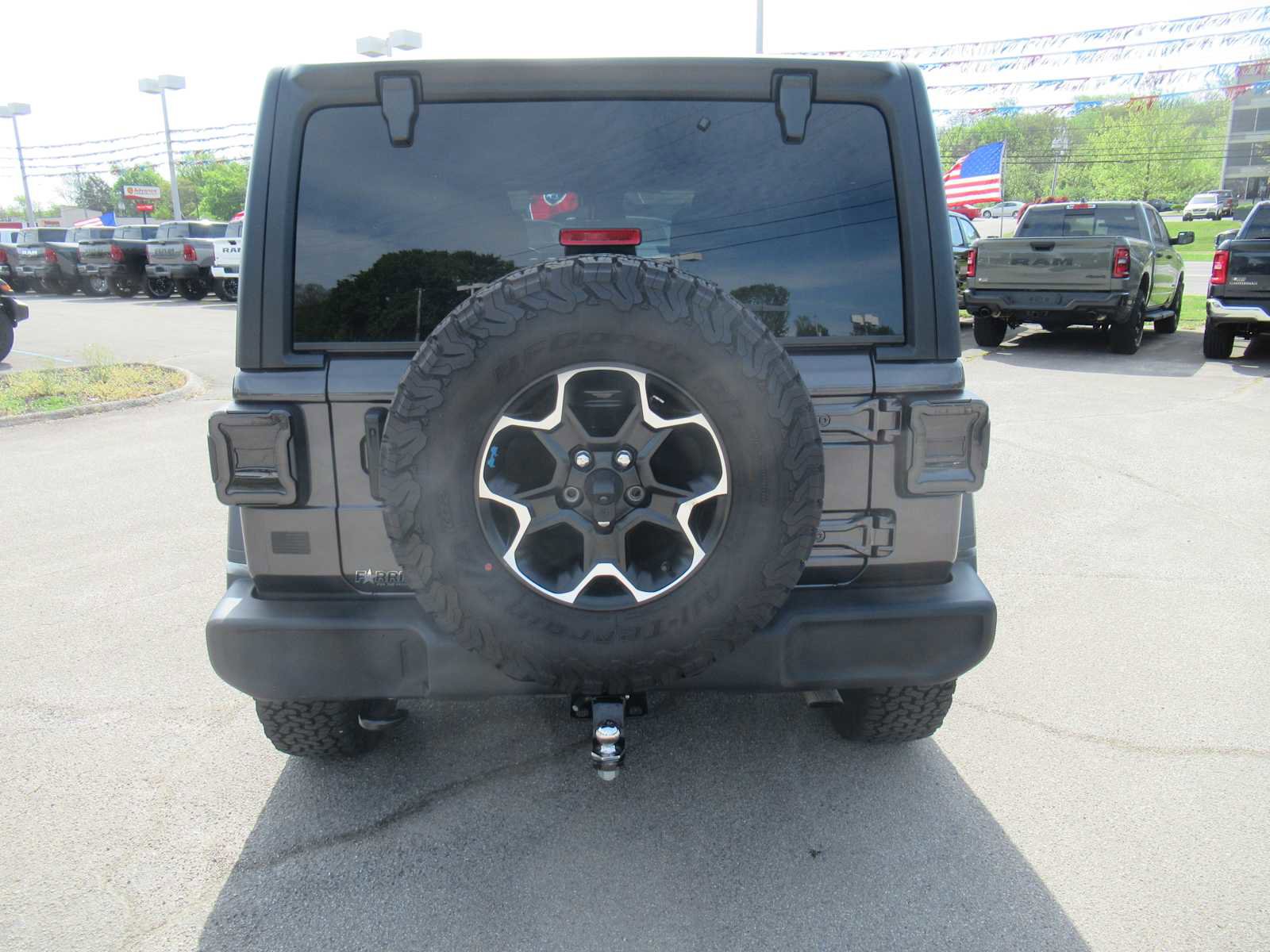 Used 2025 Jeep Wrangler Sport S image 4