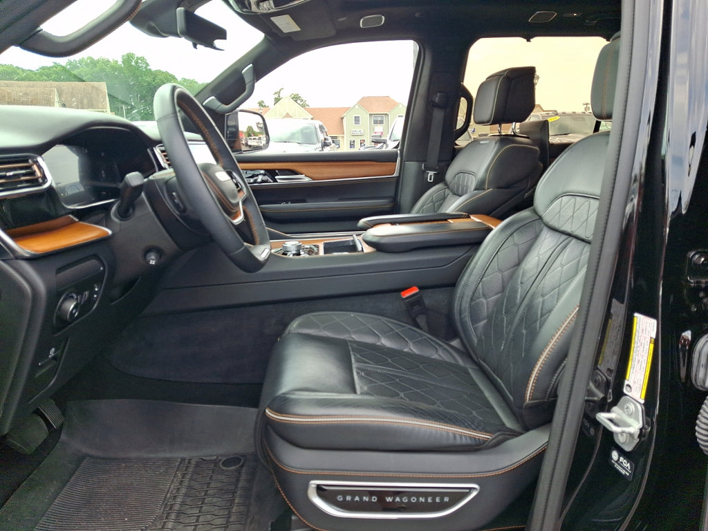 Used 2024 Jeep Grand Wagoneer Series III w/ Rear Seat Video Group 1 AWD/4WD image 24