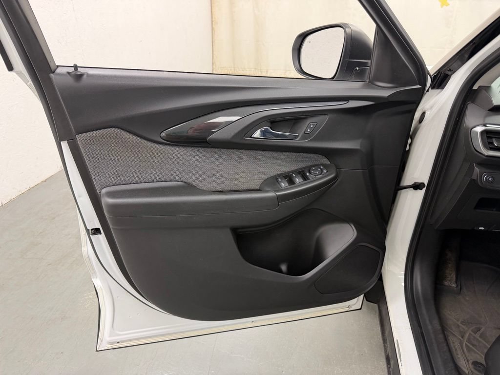 Used 2021 Chevrolet TrailBlazer LS FWD image 16