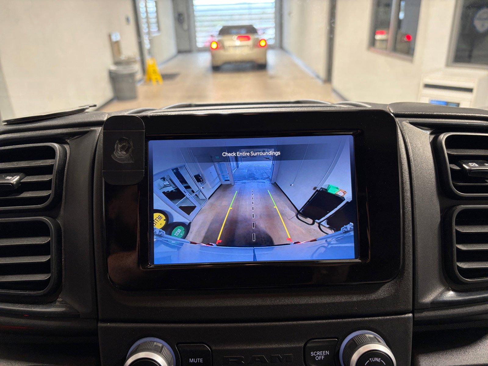 Used 2025 RAM ProMaster 3500 w/ Convenience Group image 17