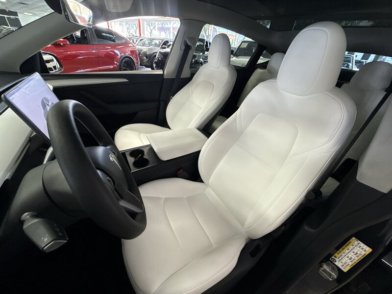 Used 2024 Tesla Model Y Performance AWD/4WD image 16
