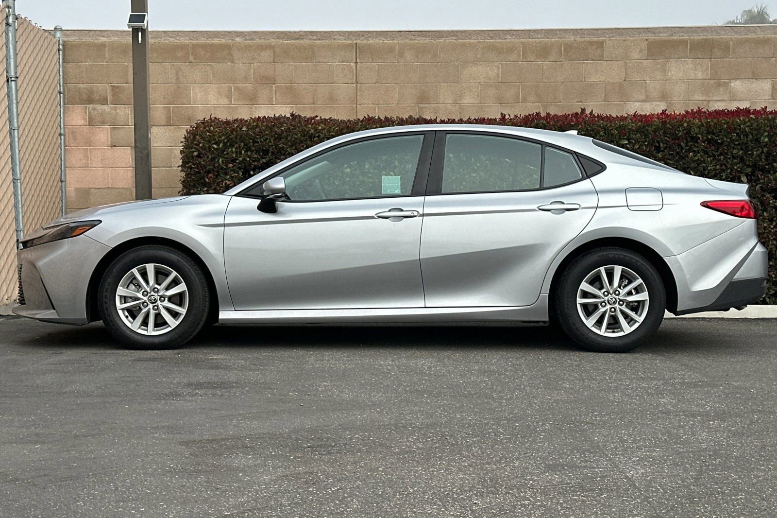 Used 2025 Toyota Camry LE image 7