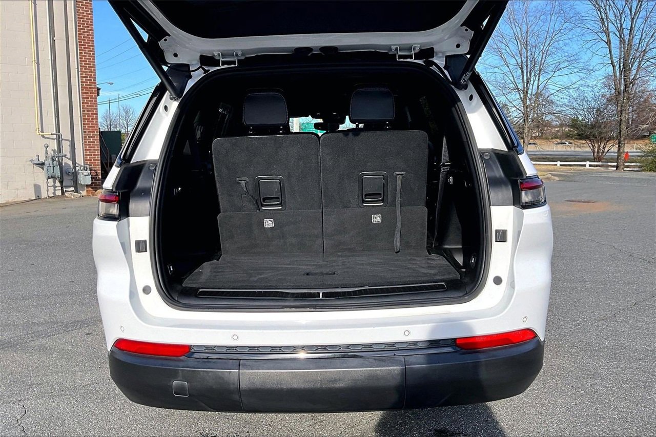 Certified 2022 Jeep Grand Cherokee L Laredo image 25