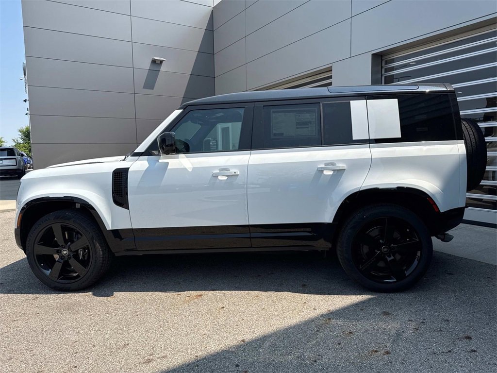 New 2025 Land Rover Defender 110 V8 image 4
