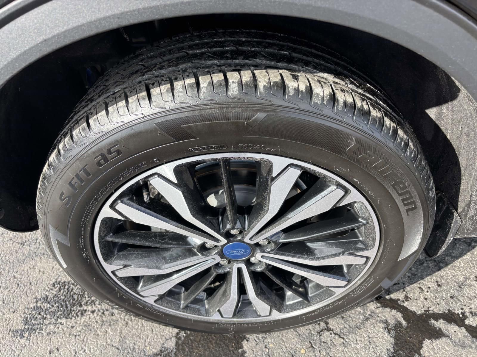 Used 2022 Ford Escape SE w/ SE Sport Appearance Package image 12