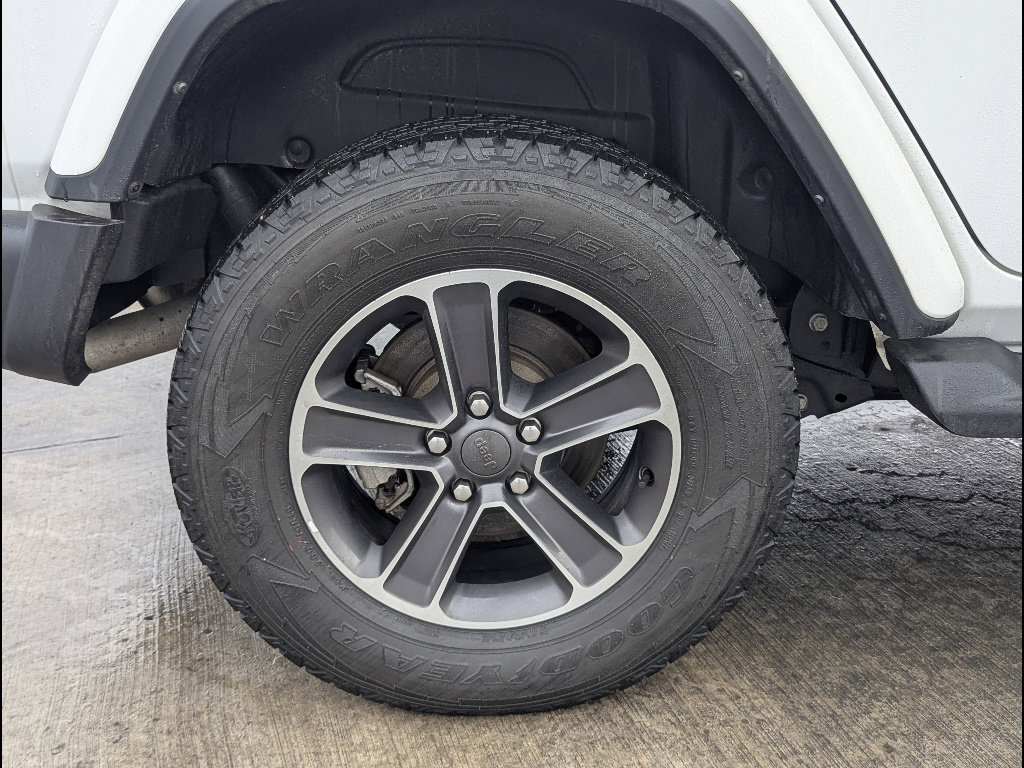 Used 2023 Jeep Wrangler Sahara w/ Cold Weather Group image 17