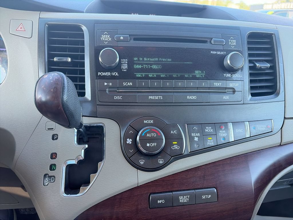Used 2014 Toyota Sienna XLE FWD image 23