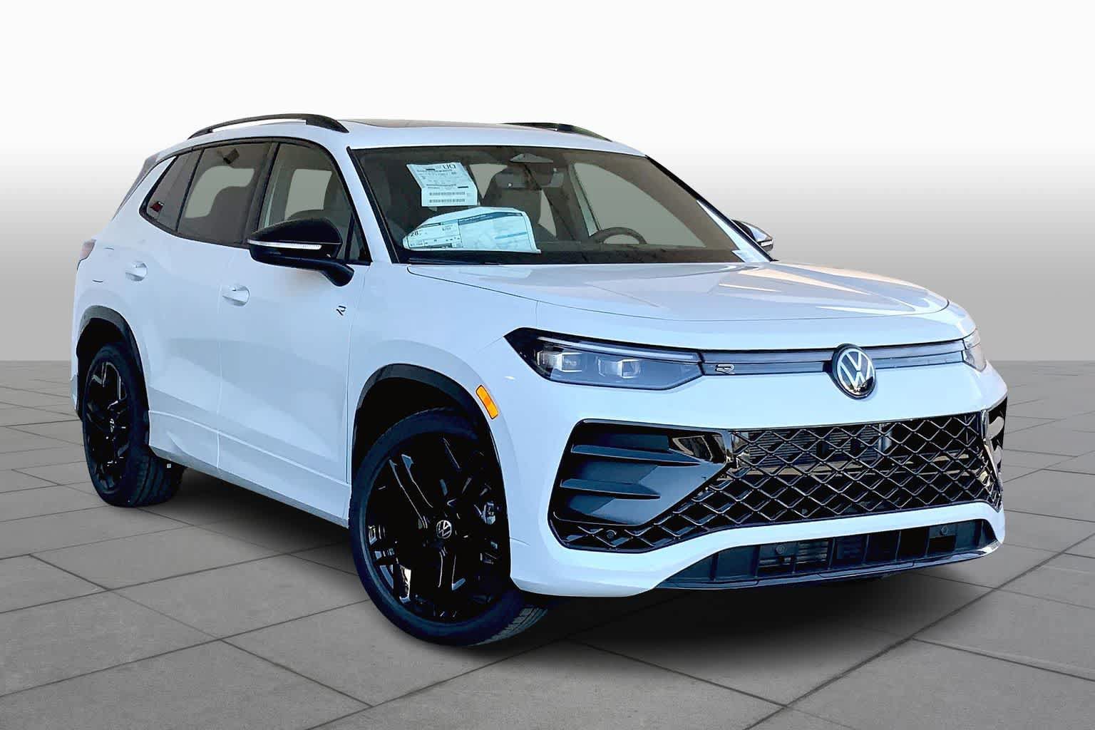 Used 2026 Volkswagen Tiguan SE R-Line FWD image 2