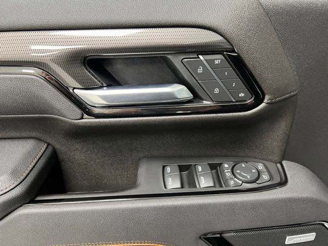 Used 2025 GMC Sierra 3500 AT4 w/ AT4 Premium Plus Package image 24