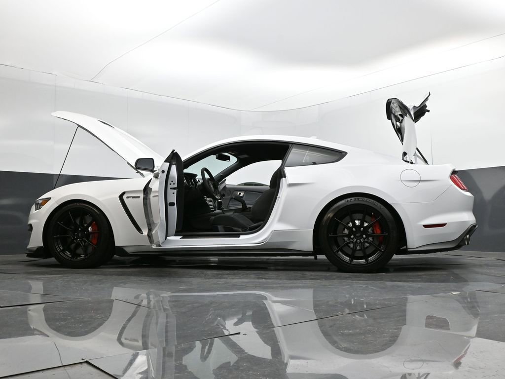 Used 2020 Ford Mustang Shelby GT350 w/ Technology Package image 41