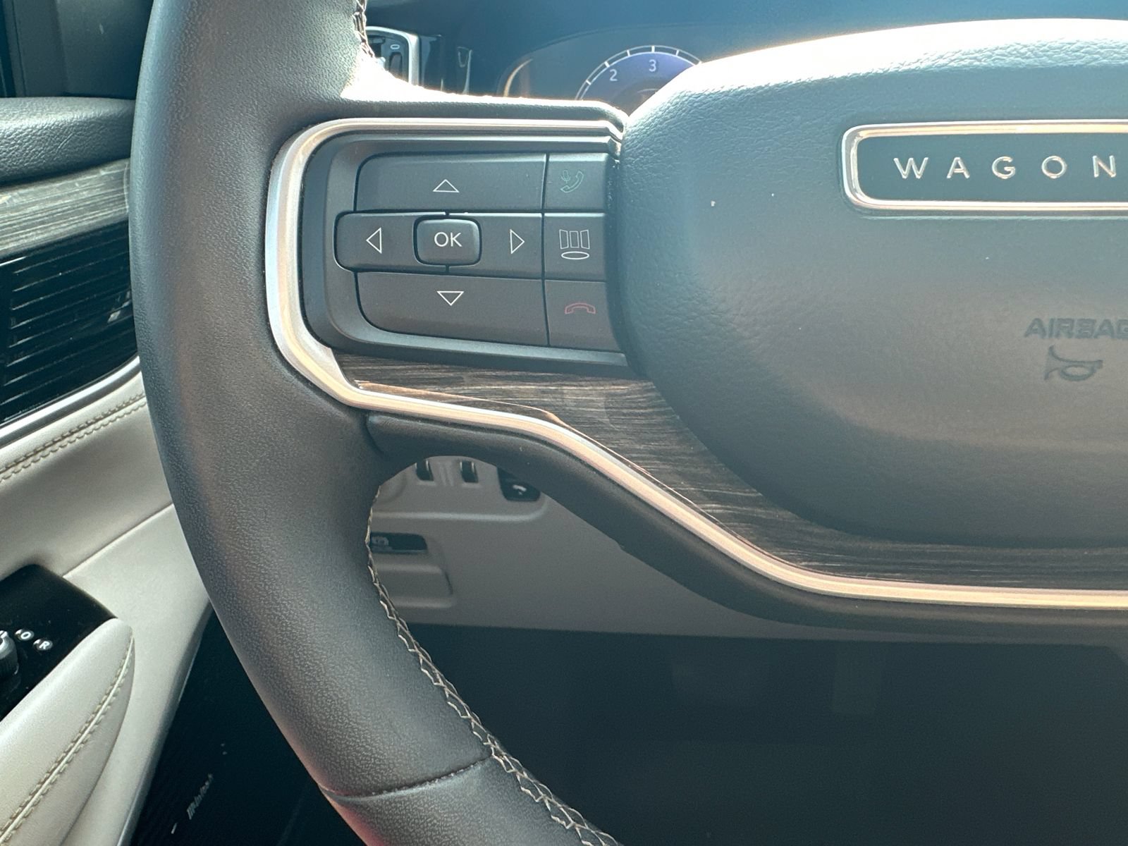 Used 2022 Jeep Wagoneer Series III w/ Premium Group I AWD/4WD image 21