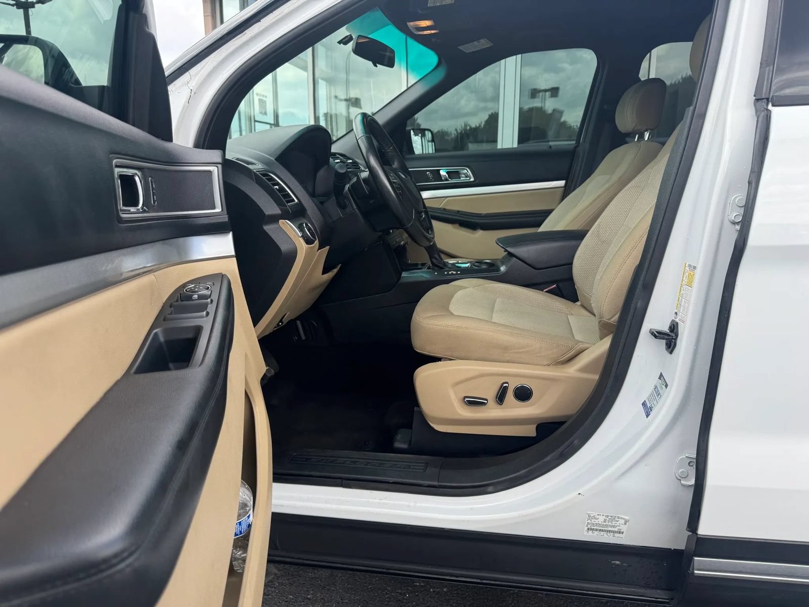 Used 2016 Ford Explorer XLT FWD image 7