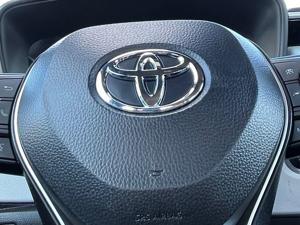 Used 2025 Toyota Corolla SE image 5