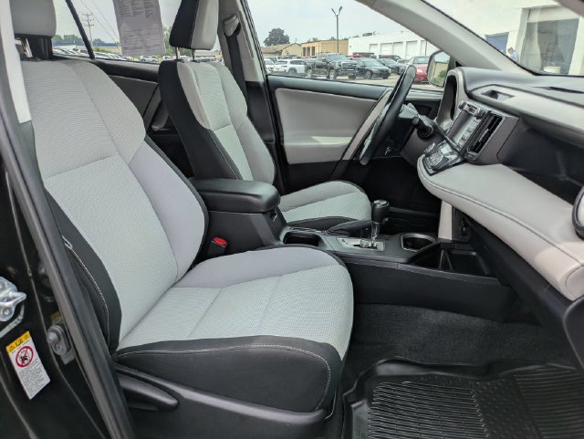 Used 2018 Toyota RAV4 XLE w/ Plus Extra Value Package AWD/4WD image 24