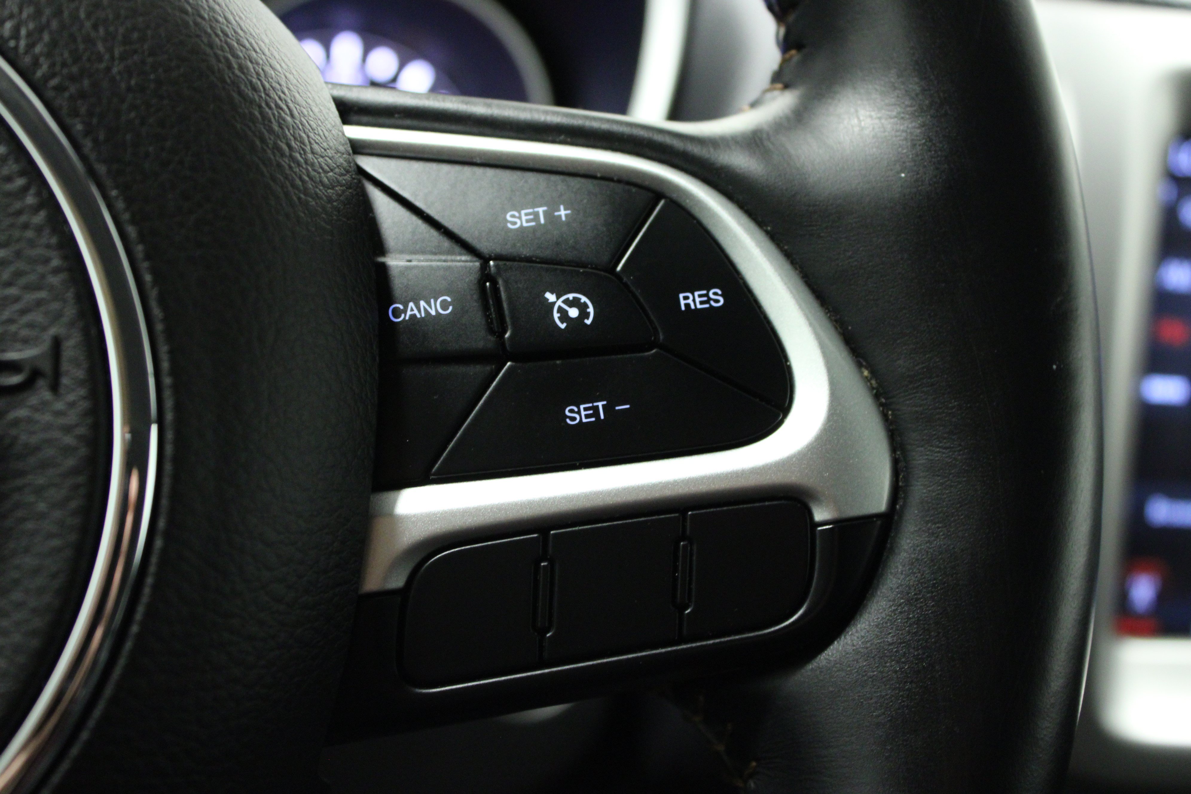 Used 2018 Jeep Compass Latitude w/ Popular Equipment Group FWD image 21