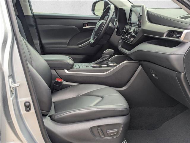 Used 2022 Toyota Highlander XLE FWD image 21