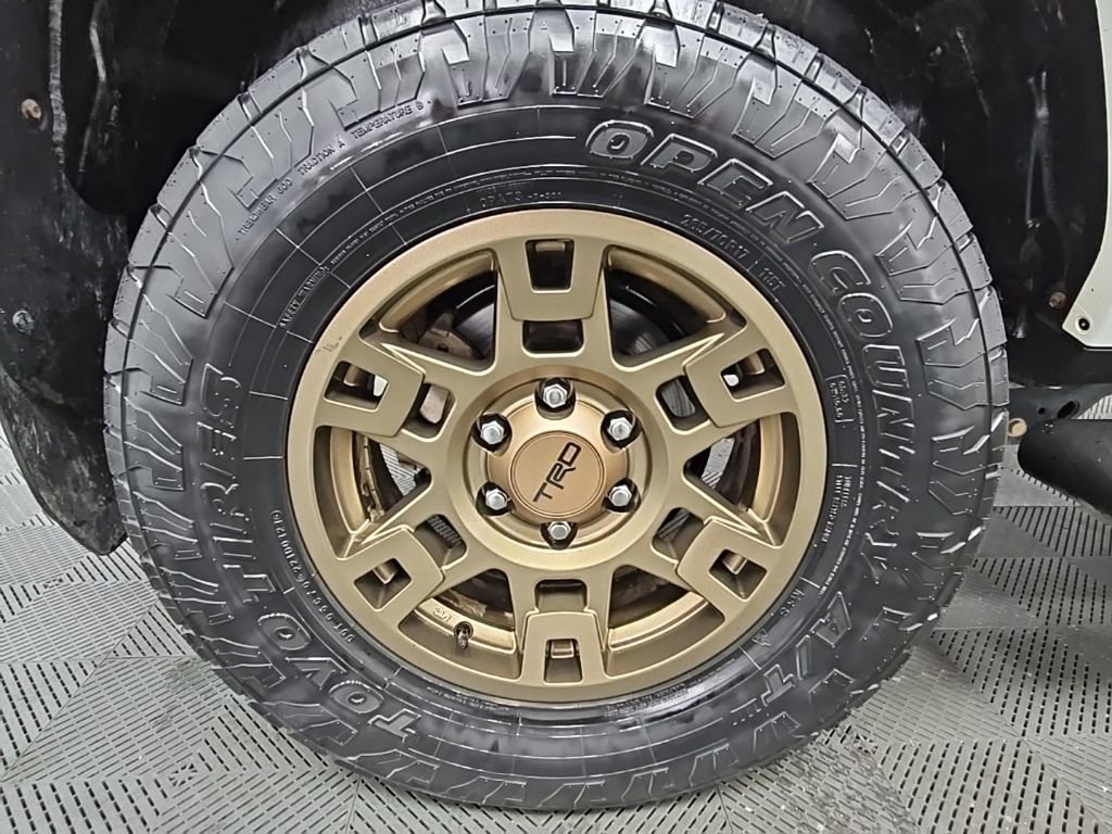 Used 2020 Toyota 4Runner SR5 image 48