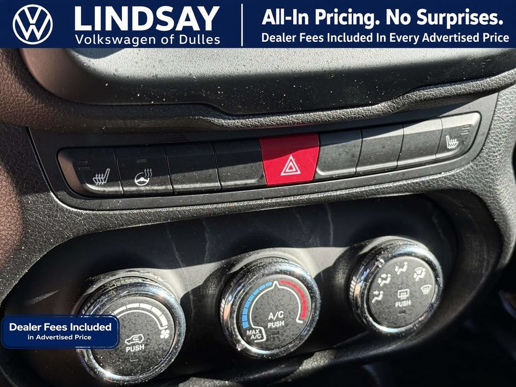 Used 2016 Jeep Renegade Latitude w/ Cold Weather Group FWD image 19